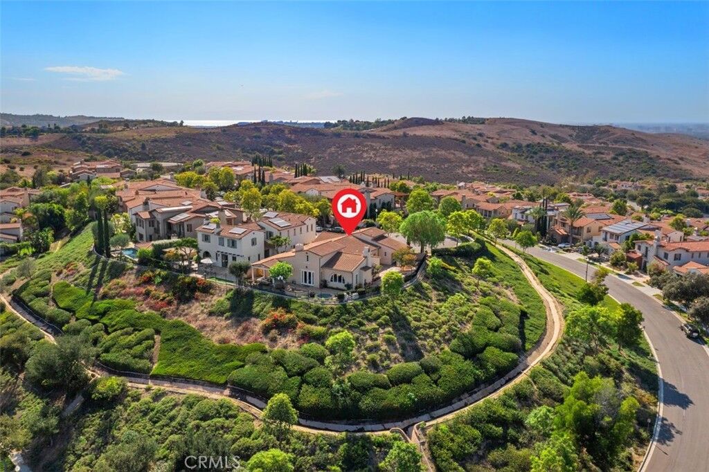 Property Photo:  525 Luminous  CA 92603 