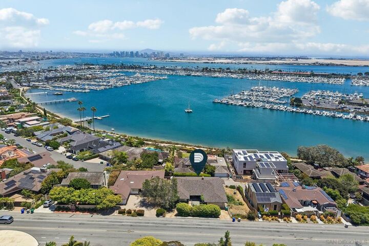 Property Photo:  827 Rosecrans St  CA 92106 