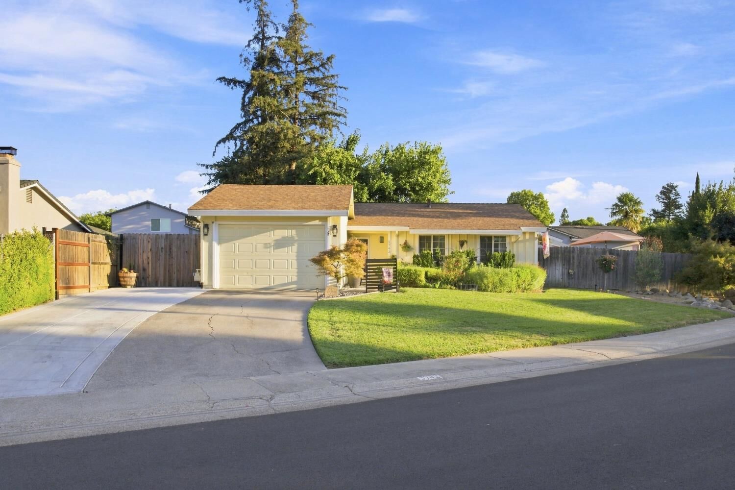Property Photo: 5742 Lorella Way CA 95842