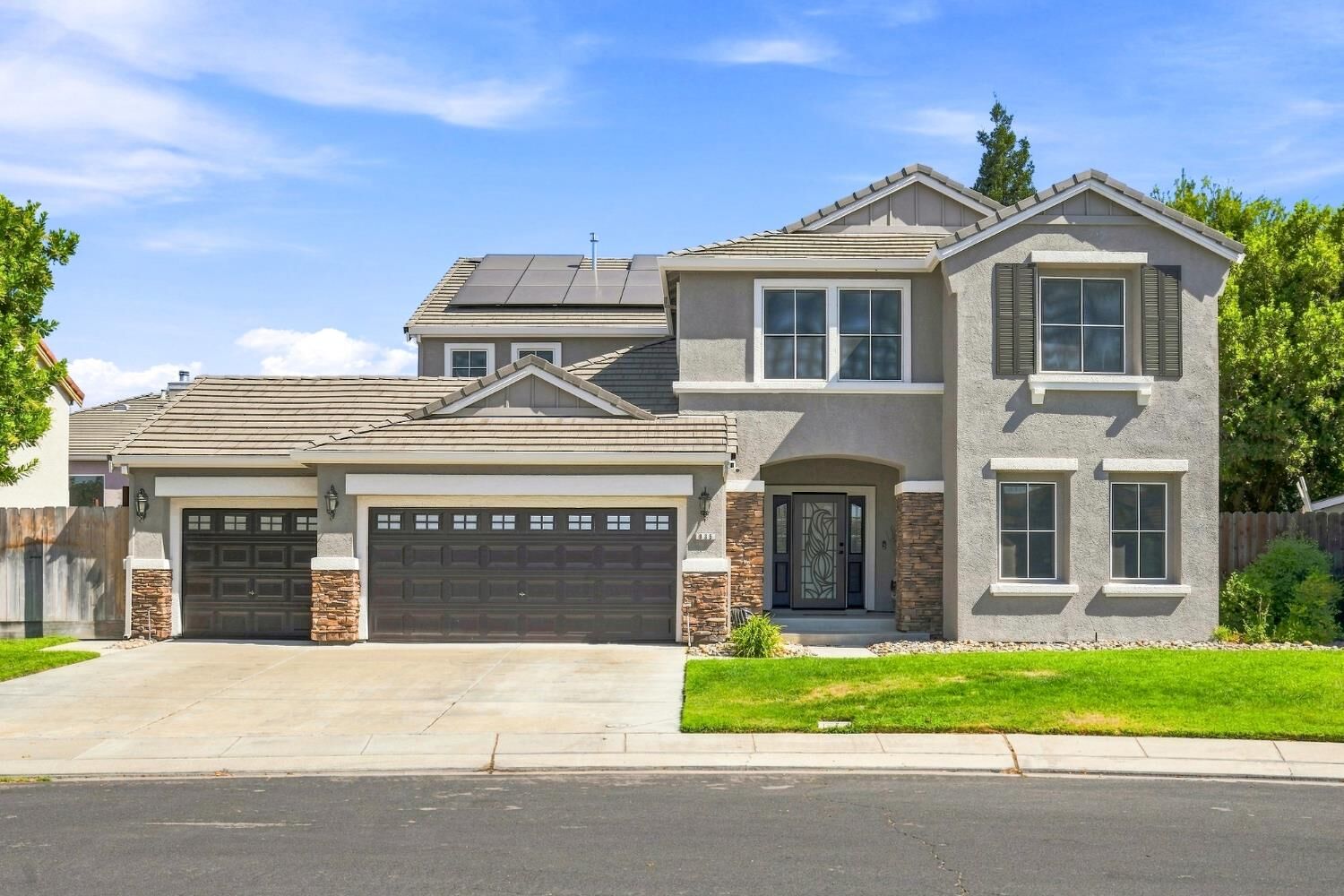 Property Photo:  935 Shortland Circle  CA 95337 