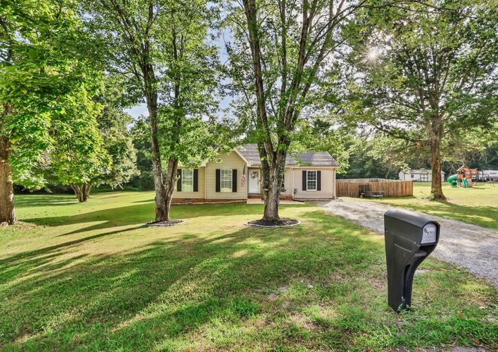 Property Photo: 2830 Hinson Rd TN 37191