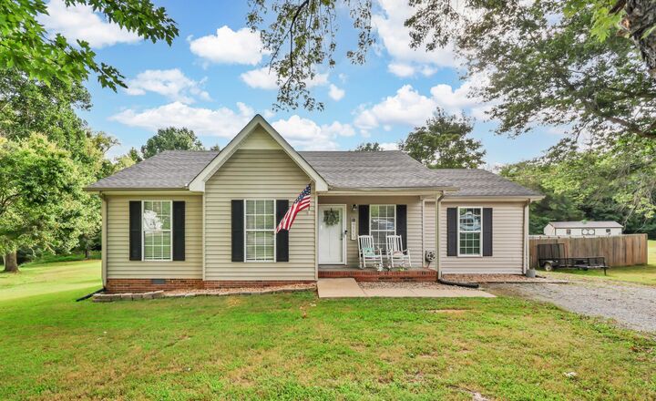 Property Photo:  2830 Hinson Rd  TN 37191 