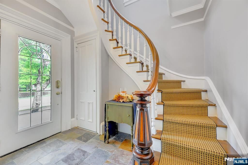 Property Photo:  40 Legion Place 2nd Floor  NJ 07624 