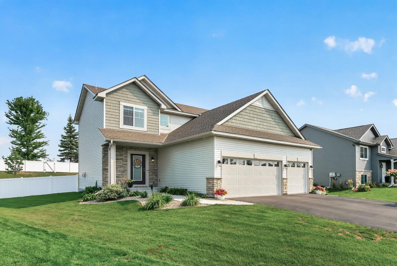 Property Photo: 972 Forest Edge Circle MN 55352