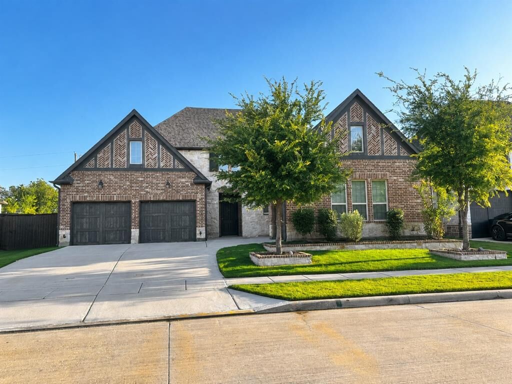 Property Photo:  2700 Castlebridge  TX 75056 