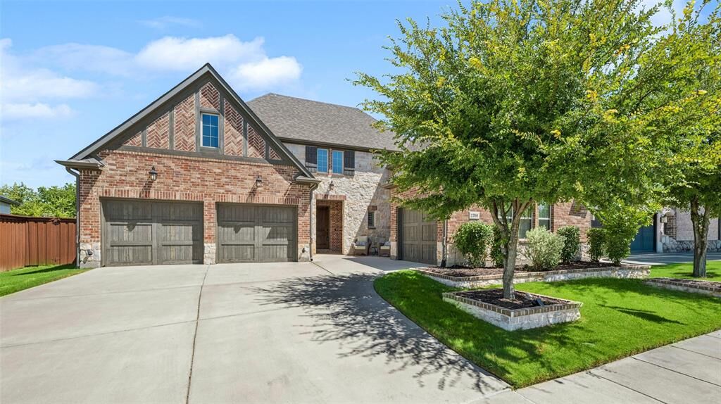 Property Photo: 2700 Castlebridge TX 75056