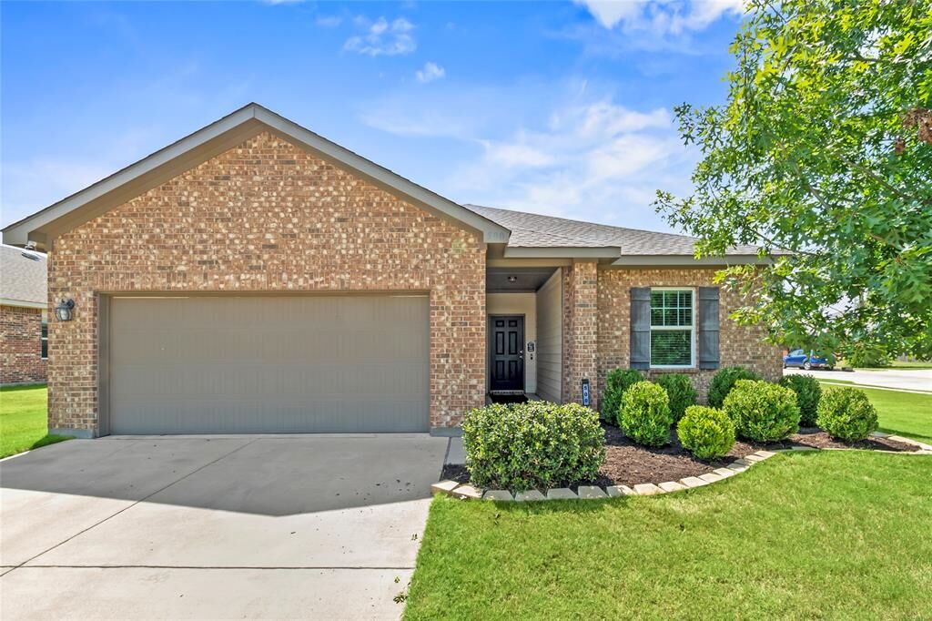 Property Photo:  500 Swift Current Drive  TX 76036 