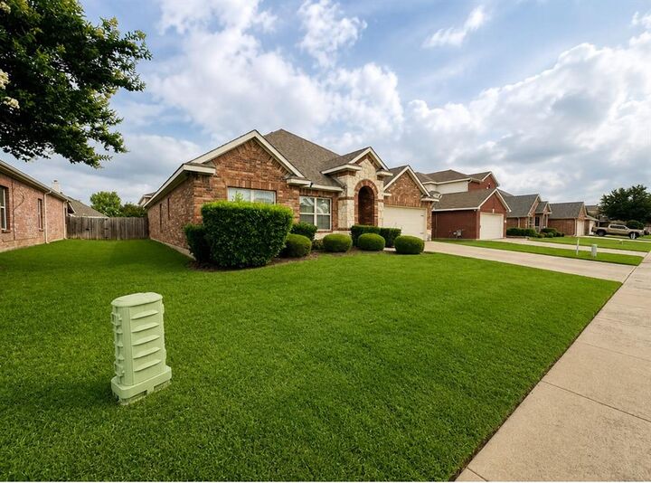 Property Photo:  2776 Park Place  TX 75052 