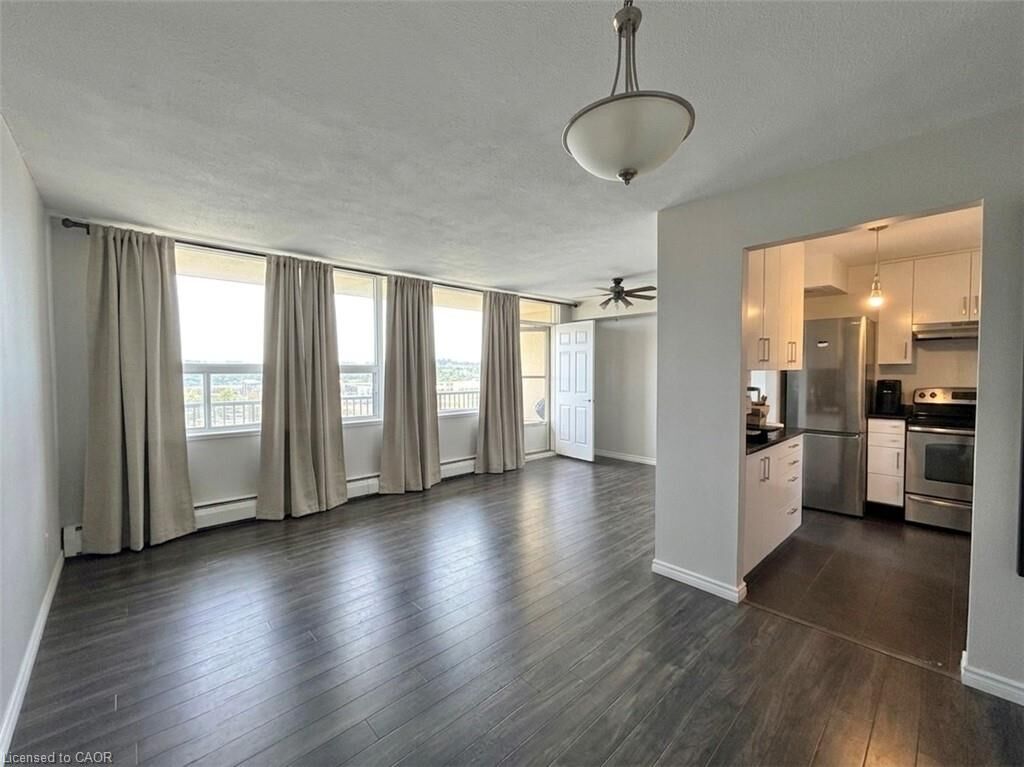 Property Photo:  15 Nicklaus Drive 910  ON L8K 5J5 