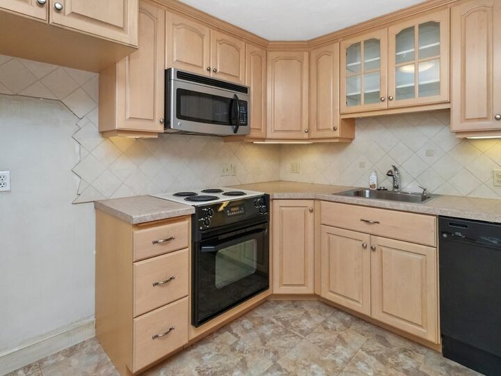 Property Photo:  40 Whitman Road B-2  MA 02453 