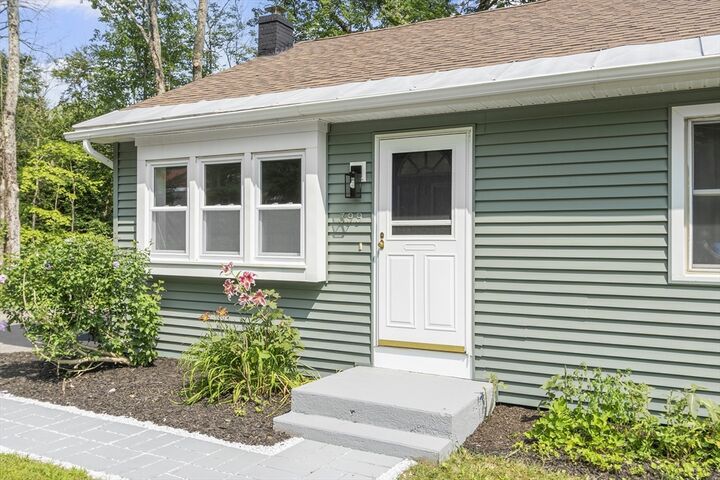 Property Photo:  399 Maple St  MA 01475 