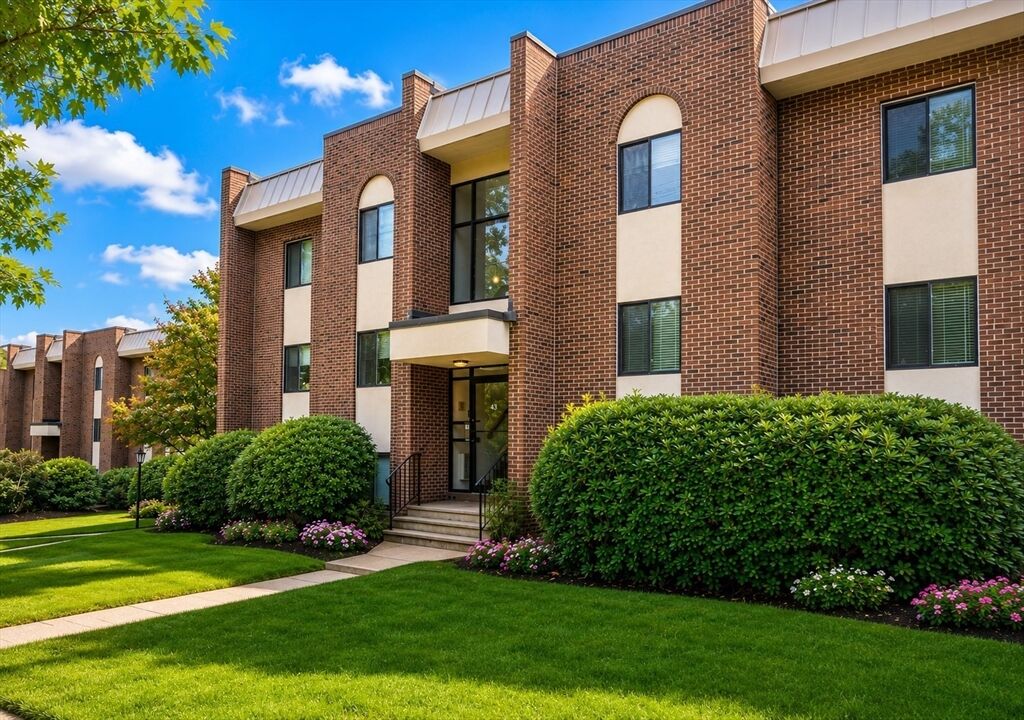 Property Photo:  43 Angleside Drive 1  MA 02453 