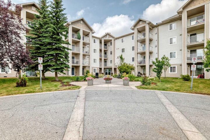 Property Photo:  1717 60 Street SE 109  AB T2A 7Y7 