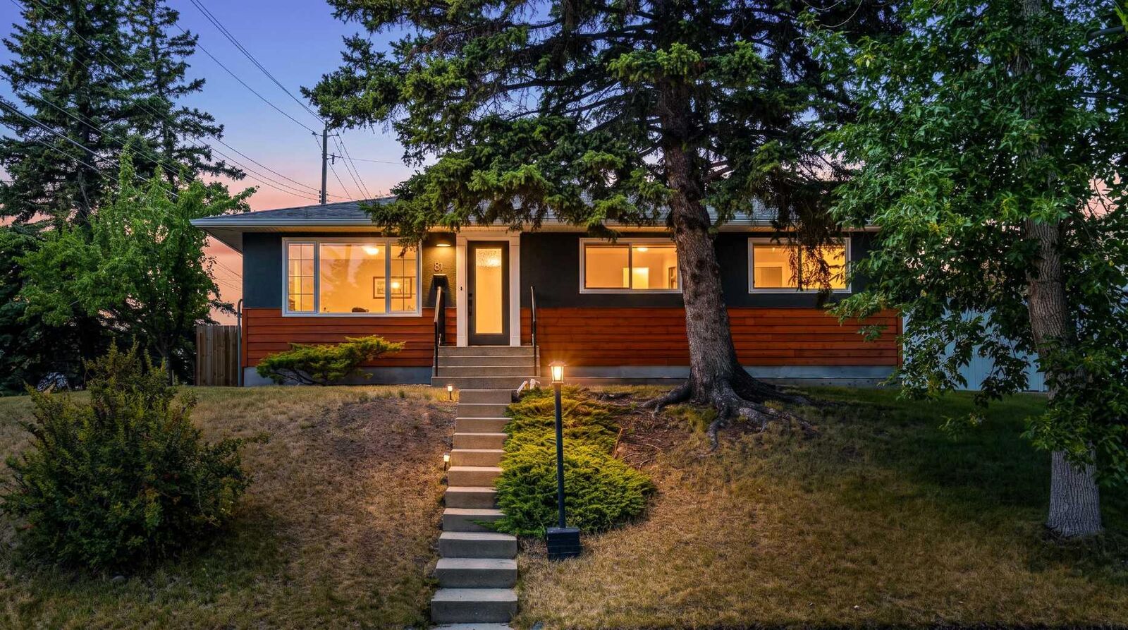 Property Photo: 81 White Oak Crescent SW AB T3C 3J9