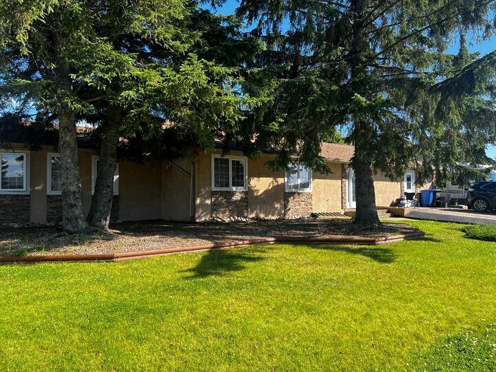 Property Photo: 507 Hammond Dr S AB T0H 1P0