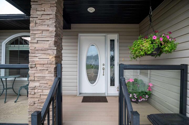 Property Photo:  Pine Avenue 4630  AB T0A 0M0 