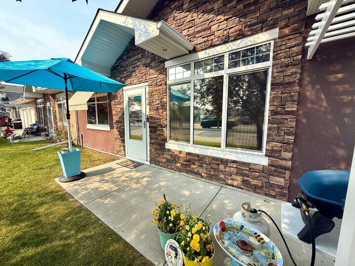 Property Photo: 104 Sunvale Crescent NE AB T1V 0E8