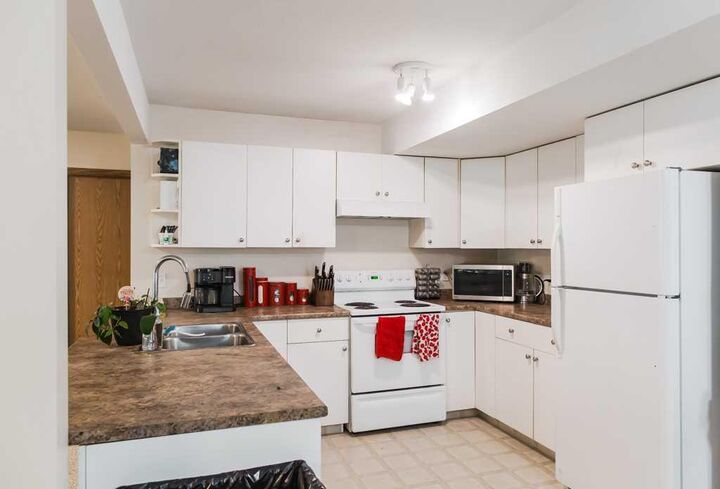 Property Photo:  10027 105 Avenue  AB T8V 1H2 
