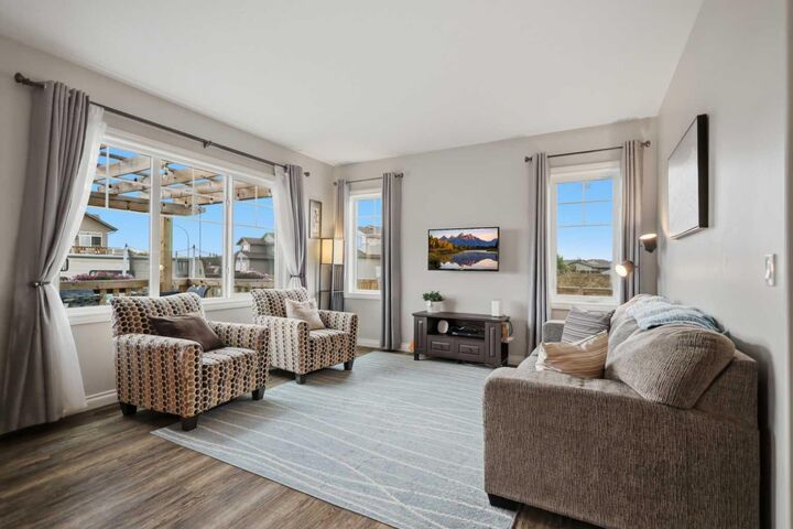 Property Photo:  217 Augustus Way  AB T0M 1R0 