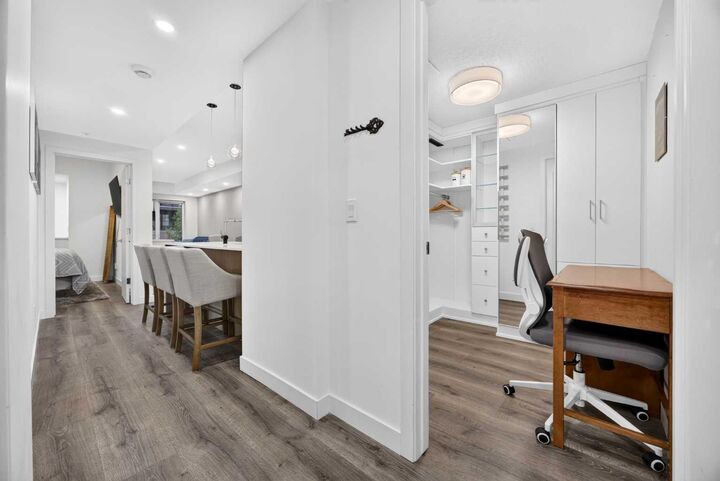 Property Photo: 3450 19 Street SW 207 AB T2T 6V7