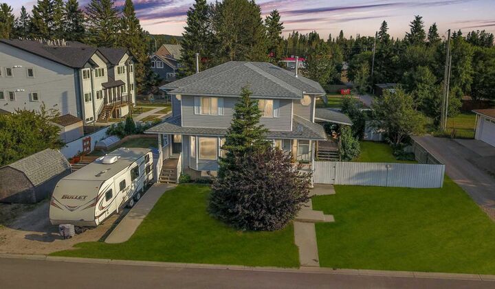 Property Photo:  405 1 Avenue NW  AB T0M 1X0 