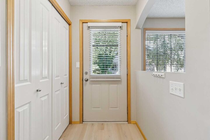 Property Photo:  7 Everridge Square SW 106  AB T2Y 5J5 