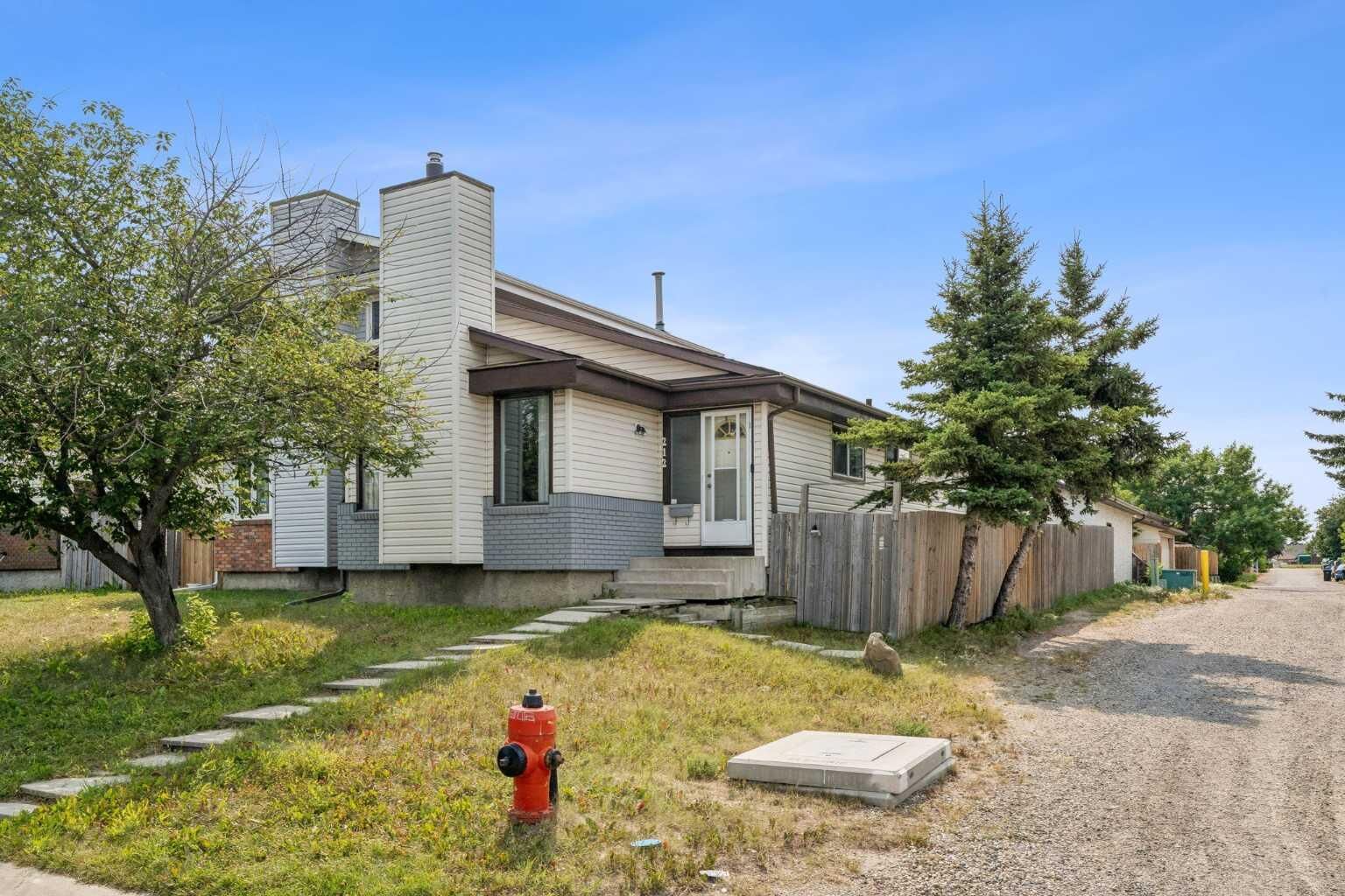 Property Photo:  212 Whitman Place NE  AB T1Y 4H9 