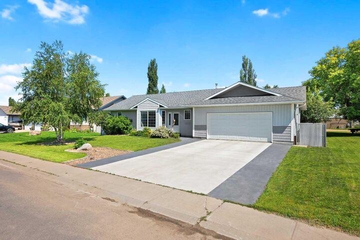 Property Photo:  5014 53 Avenue  AB T0B 2P0 