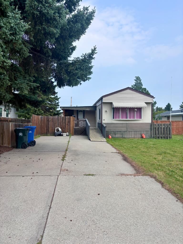 Property Photo: 211 5 Street AB T0M 1X0