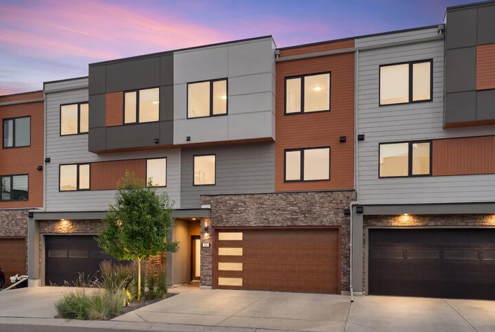 52 Naa Heights SW — photo 1
