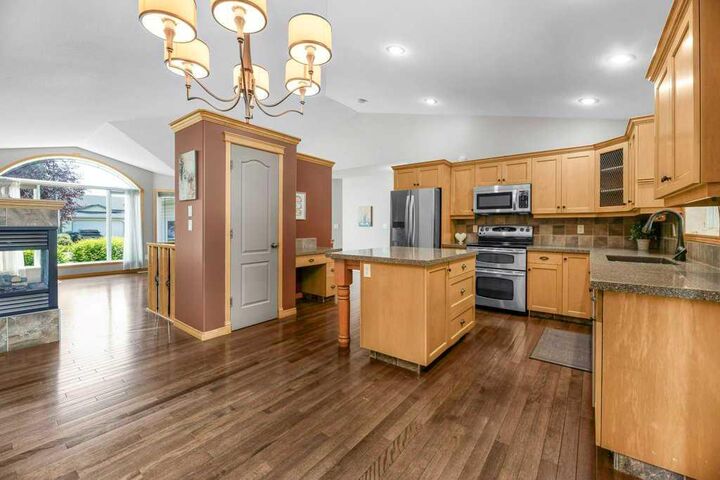 Property Photo: 34 Duffield Avenue AB T4R 2Y1