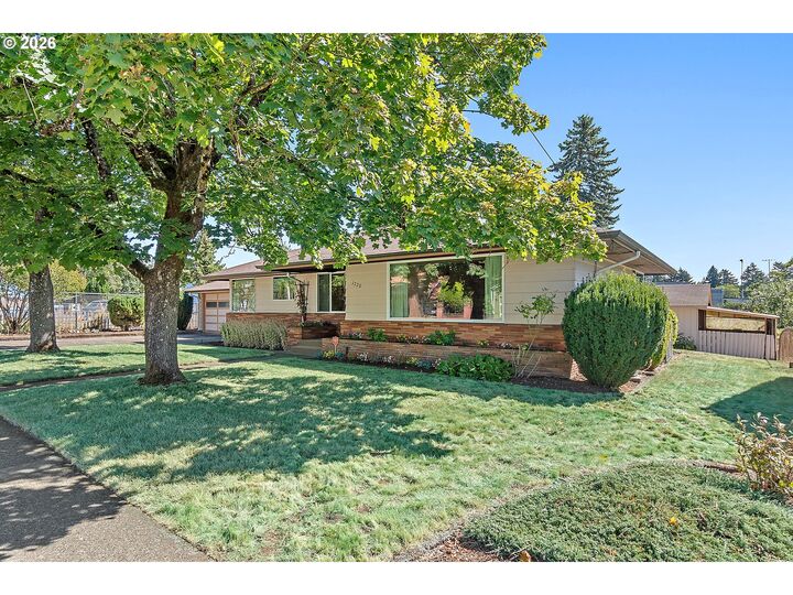 Property Photo:  1720 SE 130th Ave  OR 97233 