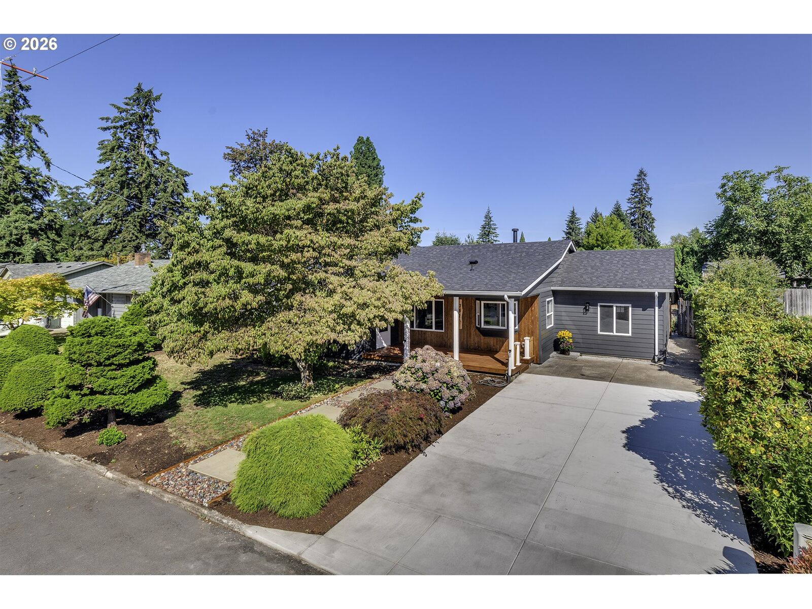 Property Photo: 352 SW 6th Ave OR 97013