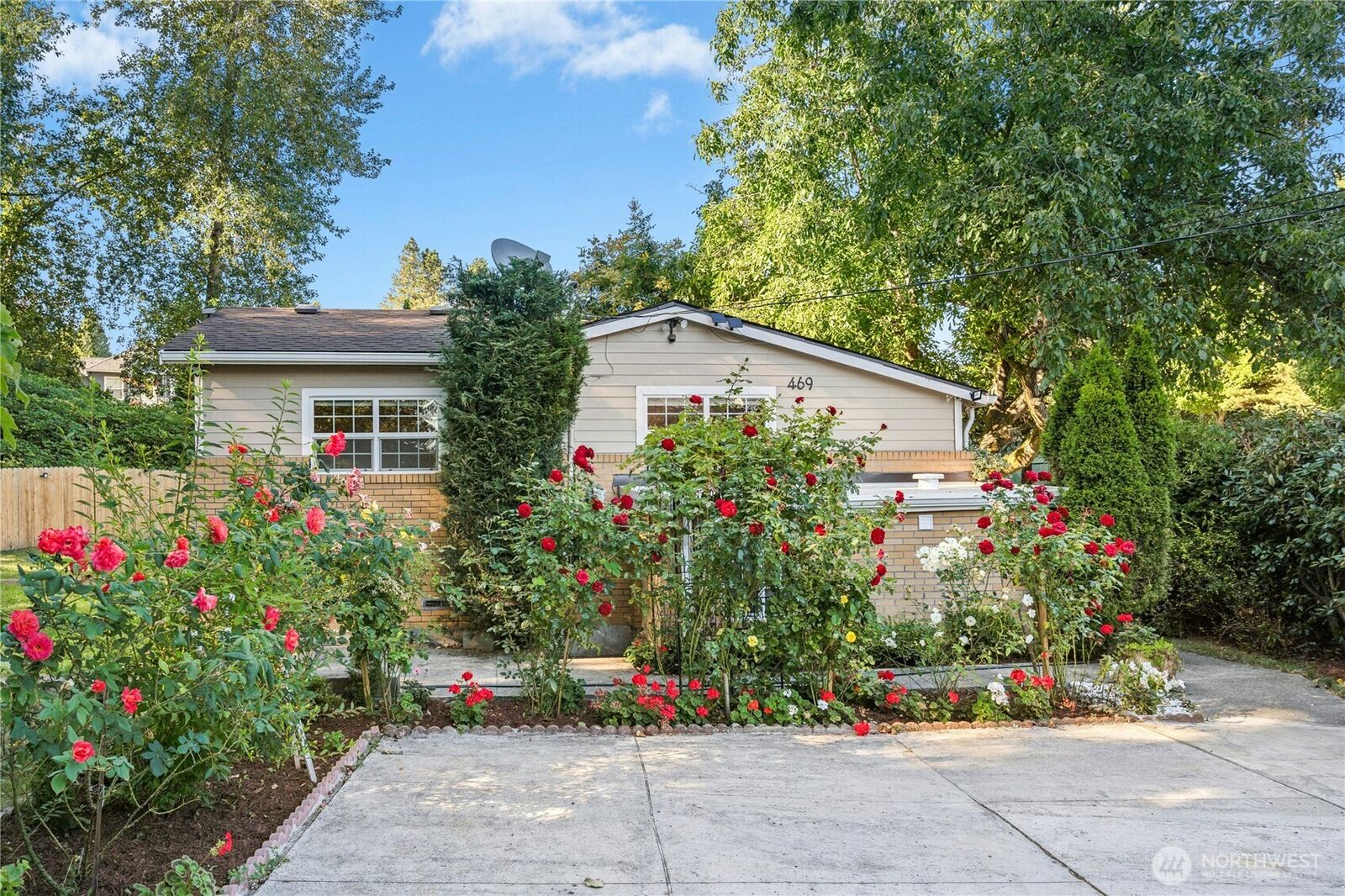 Property Photo:  469  Maple Avenue SW  WA 98057 