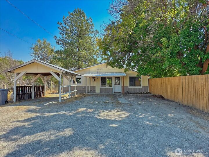 Property Photo:  1211  Hughes Lane  WA 98856 