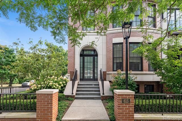 Property Photo: 615 W Brown Street MI 48009