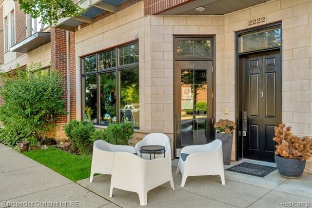 Property Photo:  2222 Attard Street  MI 48009 