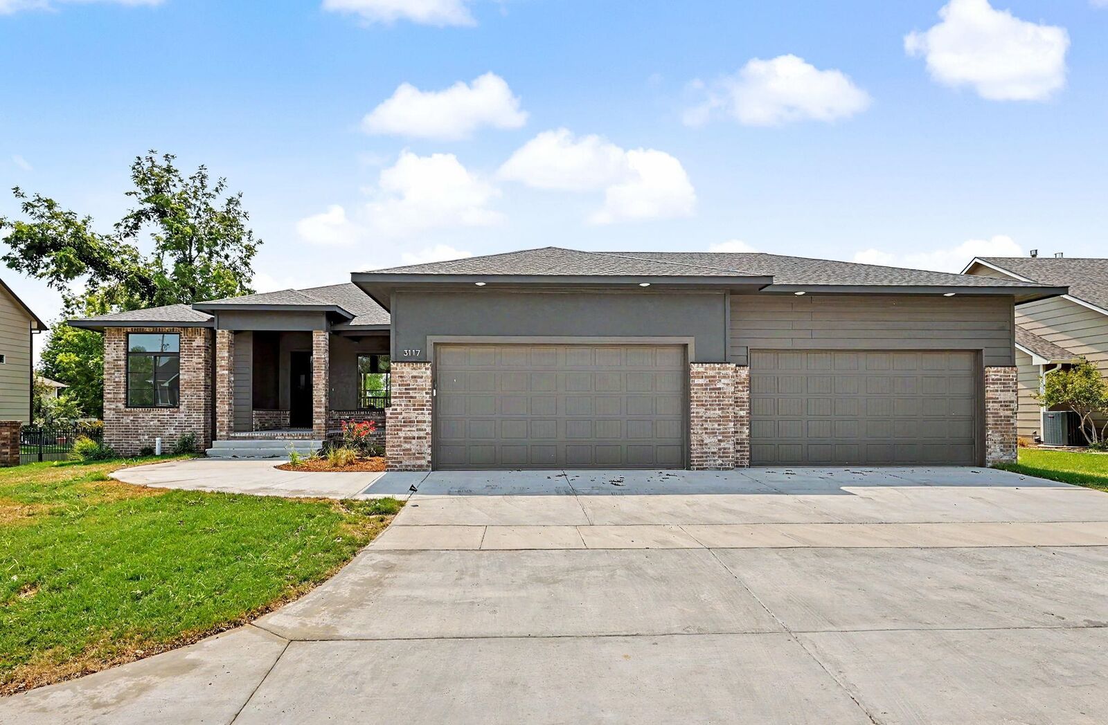 Property Photo: 3117 E Sunflower Dr KS 67037