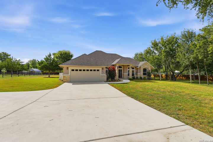 Property Photo: 123 Tomahawk TX 78155