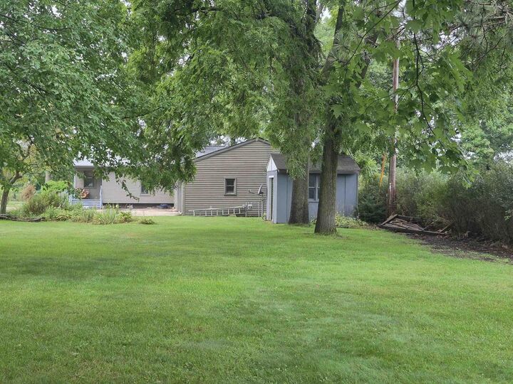 Property Photo:  19 E Auburn Drive  WI 53511 