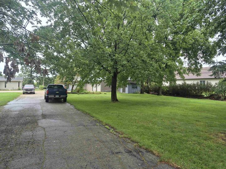 Property Photo: 19 E Auburn Drive WI 53511