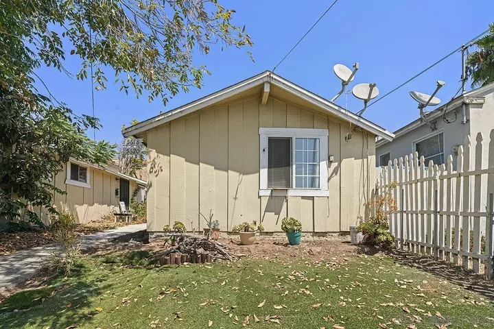 Property Photo:  5618 Riley St  CA 92110 