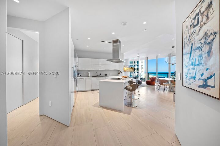 Property Photo:  100 S Pointe Dr 1409  FL 33139 