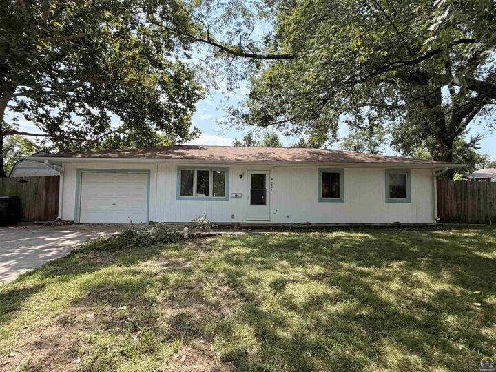 Property Photo:  4201 SW 33rd Ter  KS 66614 