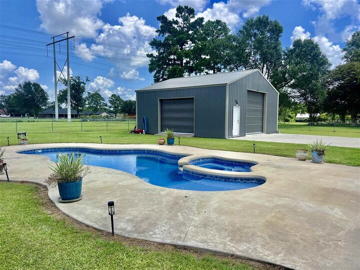 Property Photo: 714 Gateway LA 70611