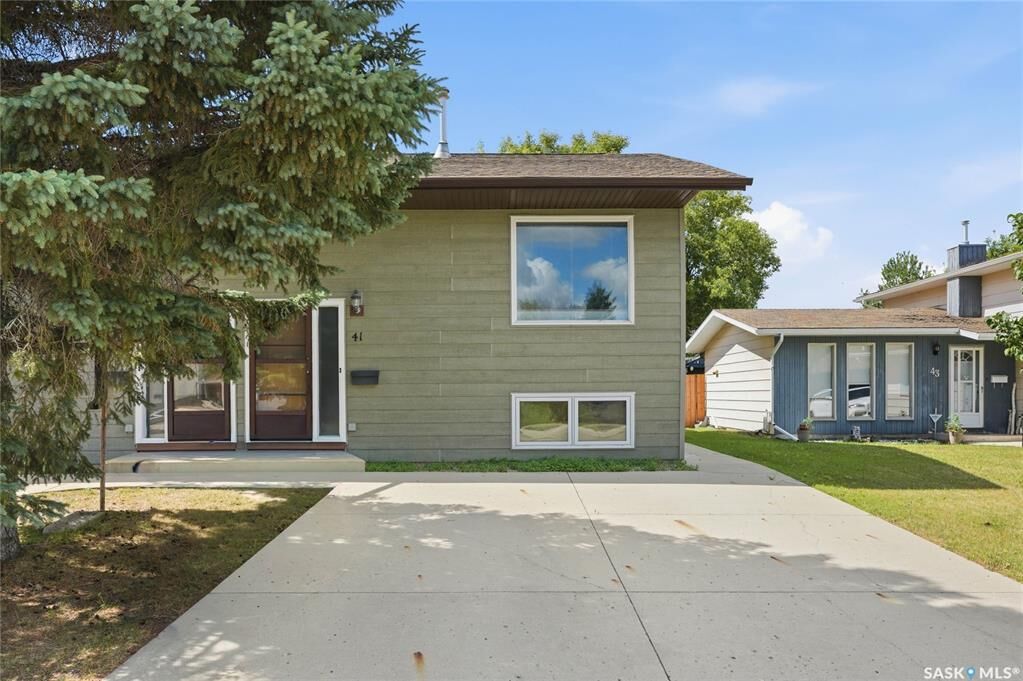 Property Photo: 41 Blackley Place SK S7M 5B1