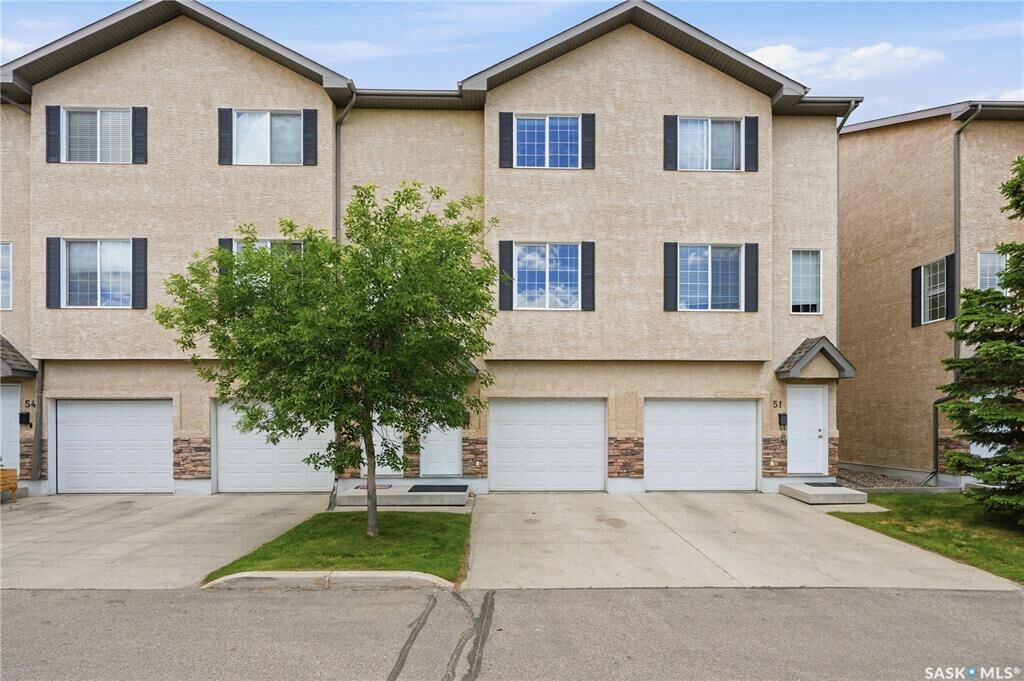 Property Photo:  118 Pawlychenko Lane 52  SK S7V 1K1 