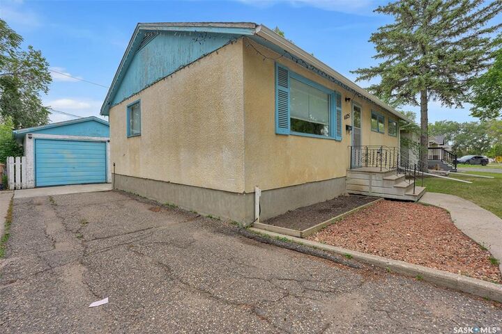 Property Photo:  4825 Sherwood Drive  SK S4R 4B9 