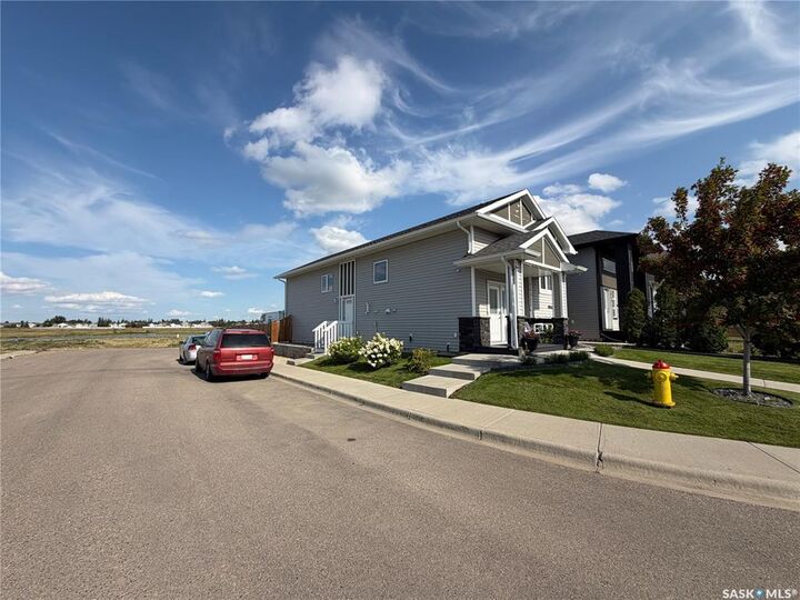 Property Photo:  4046 33rd Street W  SK S7L 0V6 