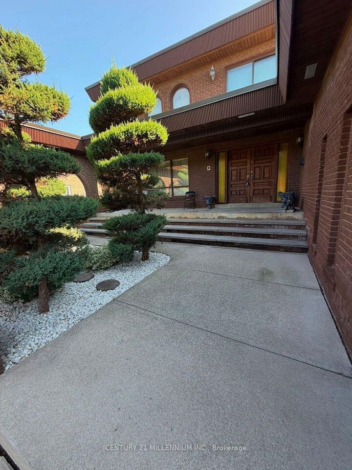 Property Photo:  44 Wigwoss Drive  ON L4L 2P8 